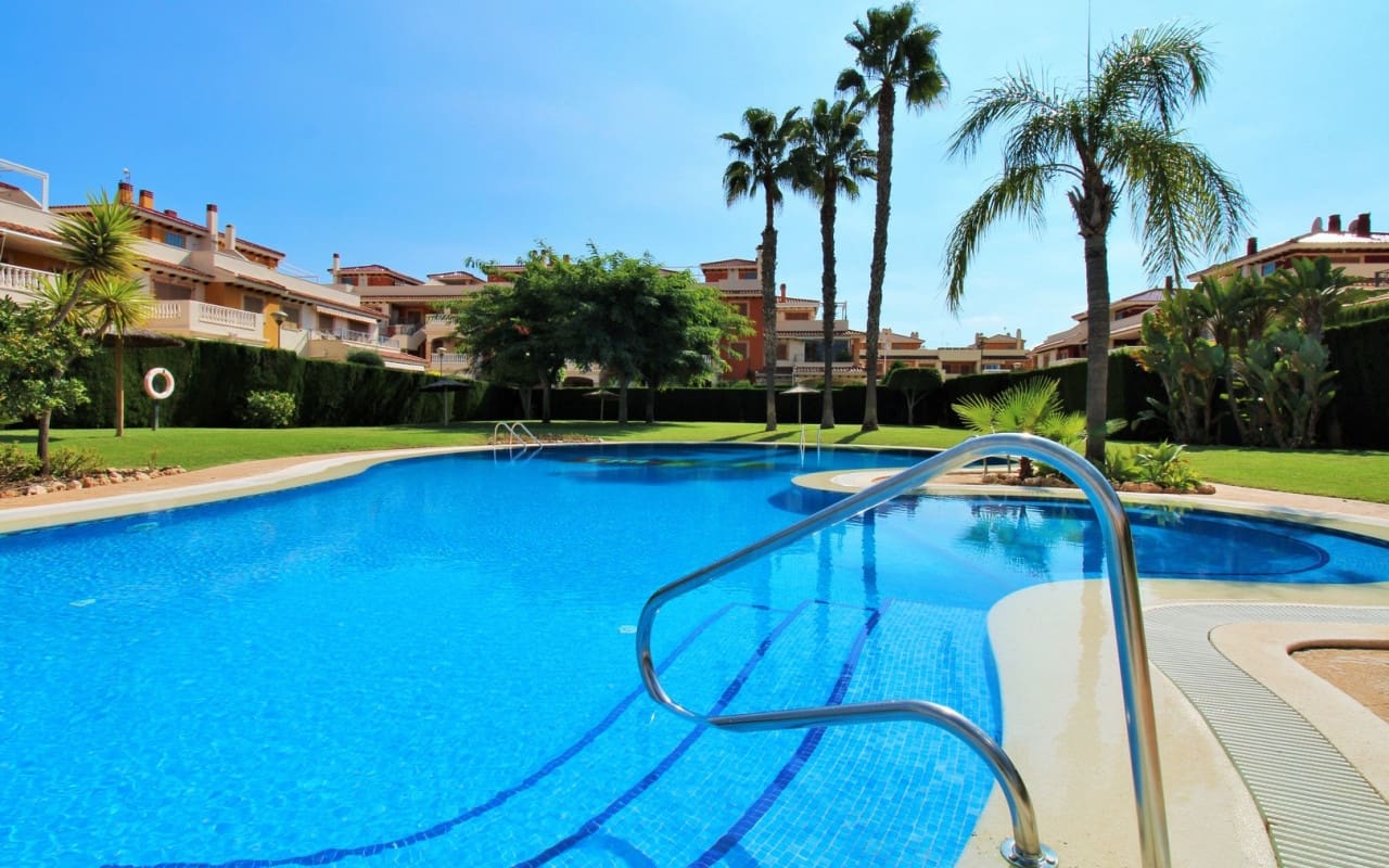 2 slaapkamer Appartement te koop in Playa Flamenca met zwembad - € 215.000 (Ref: 9383814)