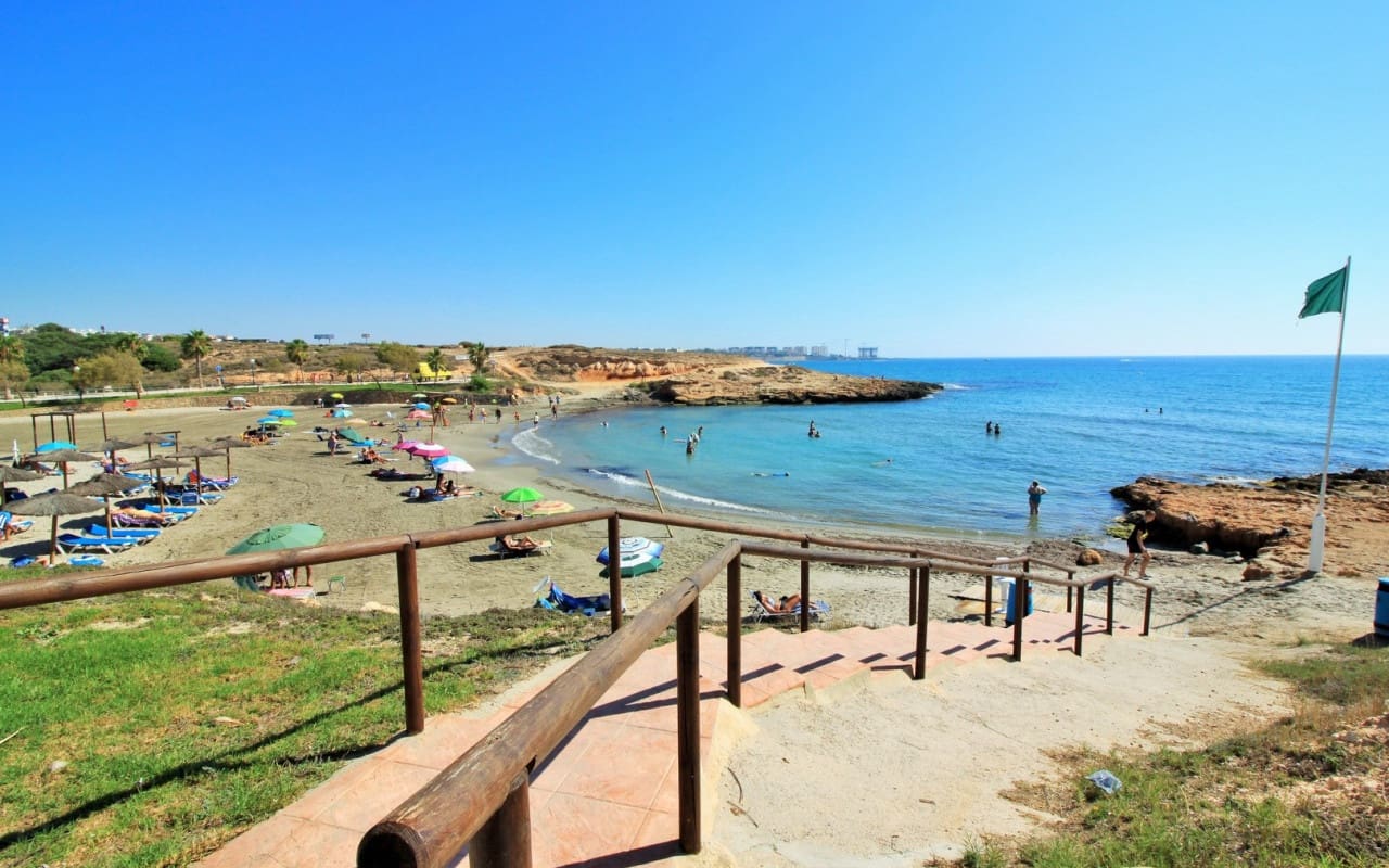 2 slaapkamer Appartement te koop in Playa Flamenca met zwembad - € 215.000 (Ref: 9383814)