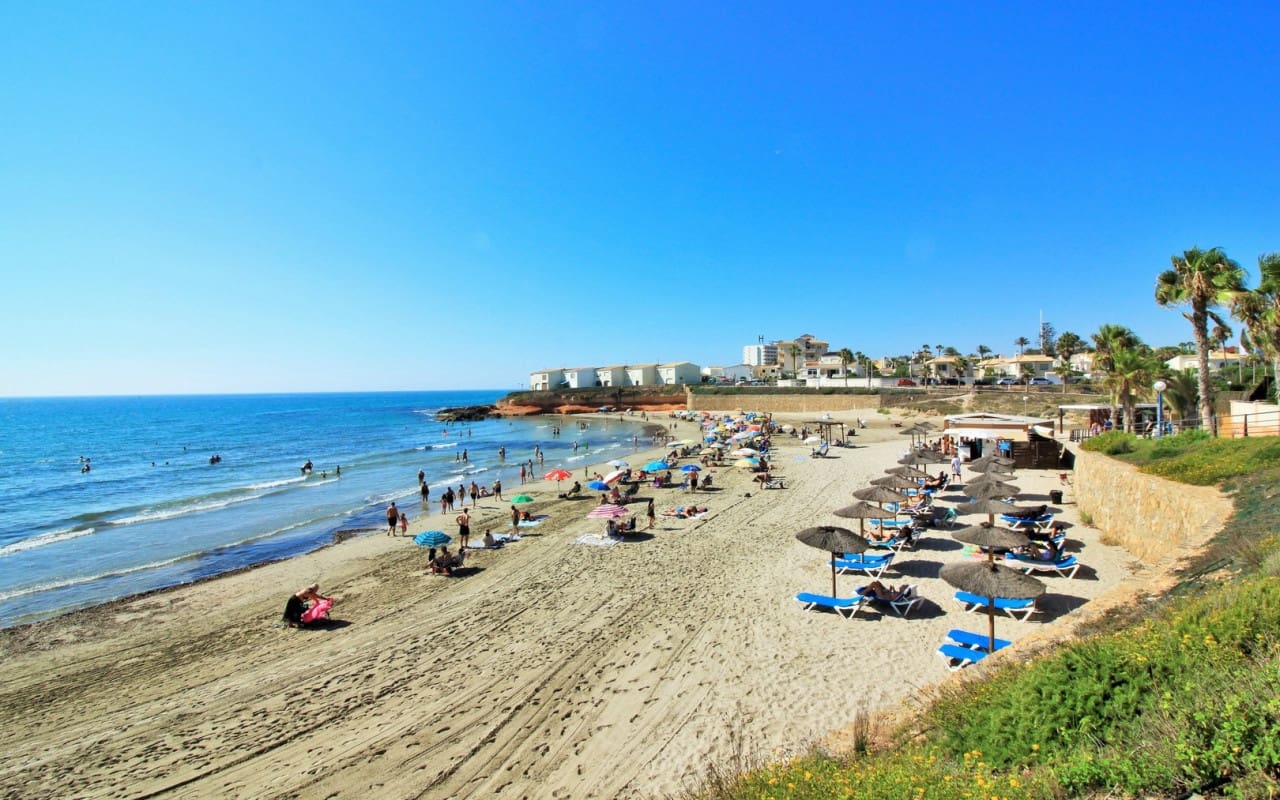 2 slaapkamer Appartement te koop in Playa Flamenca met zwembad - € 215.000 (Ref: 9383814)