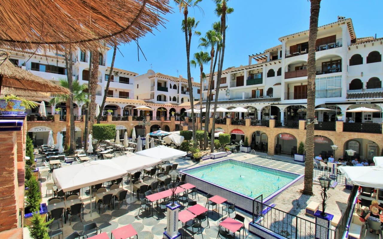 2 slaapkamer Appartement te koop in Playa Flamenca met zwembad - € 215.000 (Ref: 9383814)
