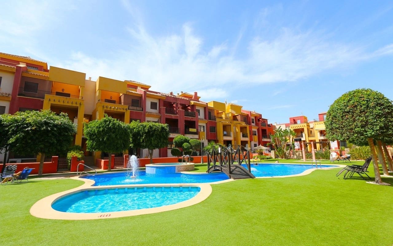 Apartamento de 2 habitaciones en Cabo Roig en venta con piscina - 249.000 € (Ref: 9383815)