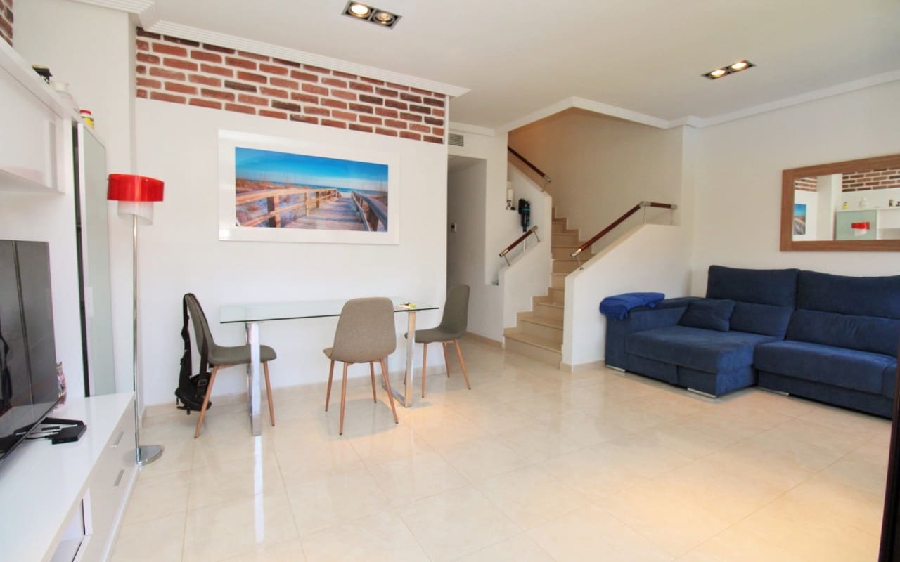 Apartamento de 2 habitaciones en Cabo Roig en venta con piscina - 249.000 € (Ref: 9383815)