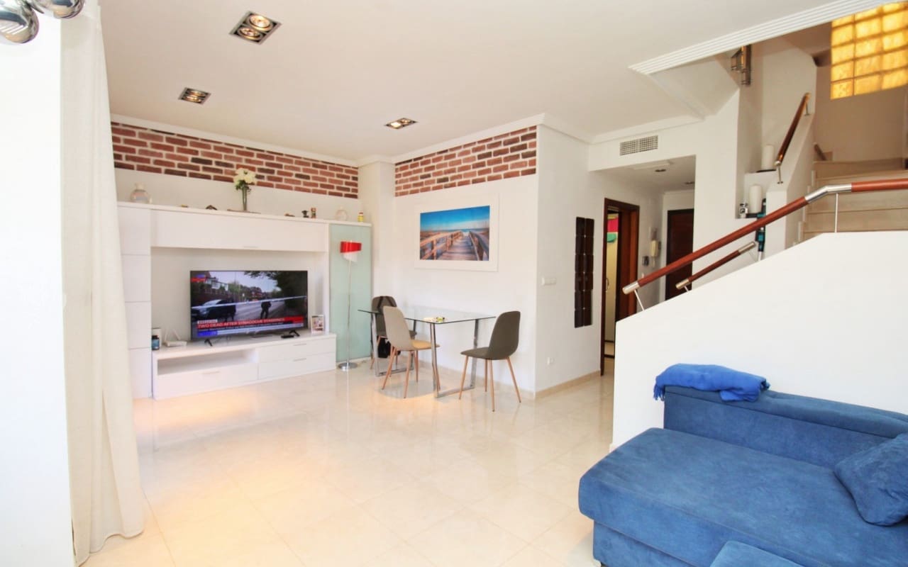Apartamento de 2 habitaciones en Cabo Roig en venta con piscina - 249.000 € (Ref: 9383815)