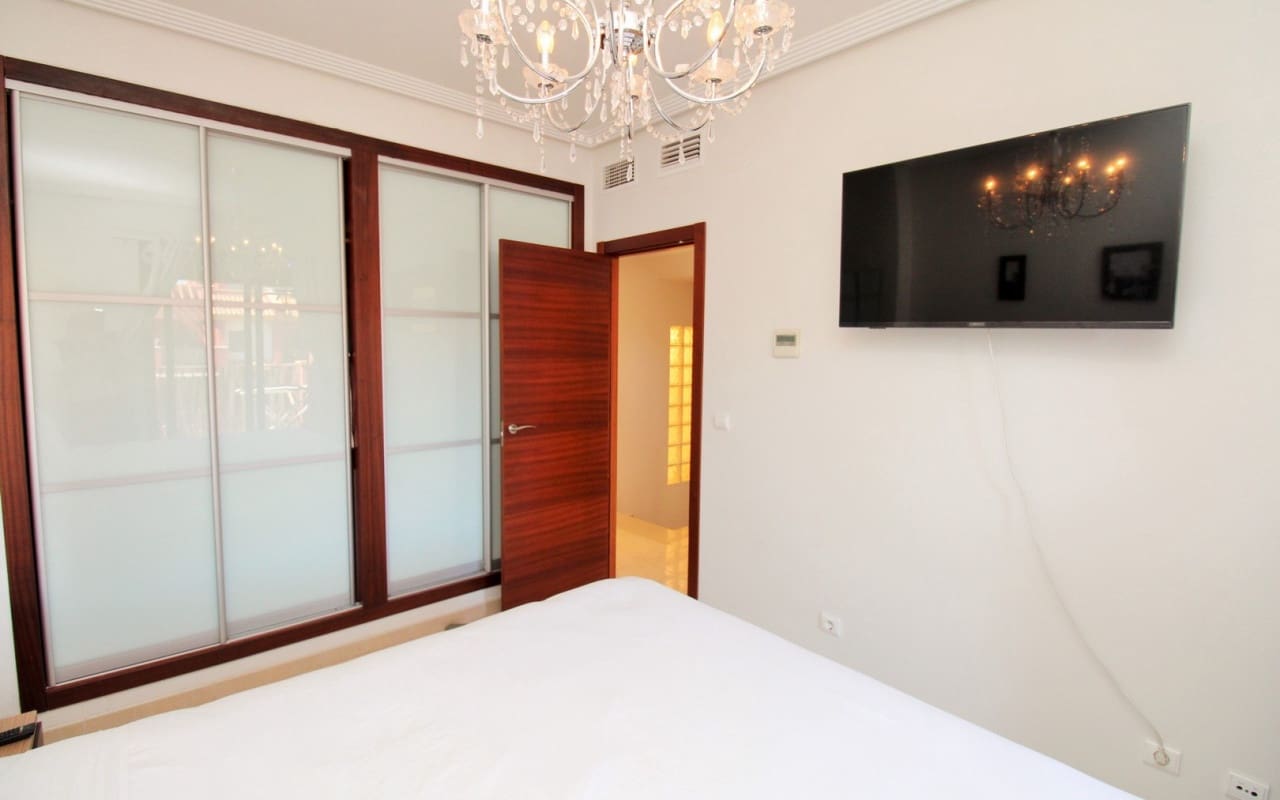 Apartamento de 2 habitaciones en Cabo Roig en venta con piscina - 249.000 € (Ref: 9383815)