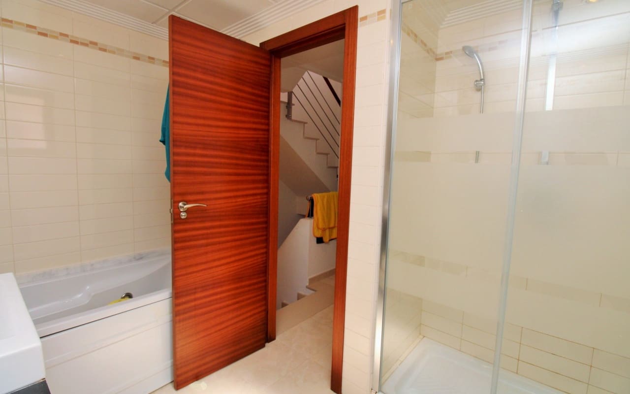 Apartamento de 2 habitaciones en Cabo Roig en venta con piscina - 249.000 € (Ref: 9383815)