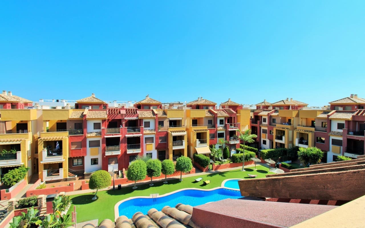 Apartamento de 2 habitaciones en Cabo Roig en venta con piscina - 249.000 € (Ref: 9383815)