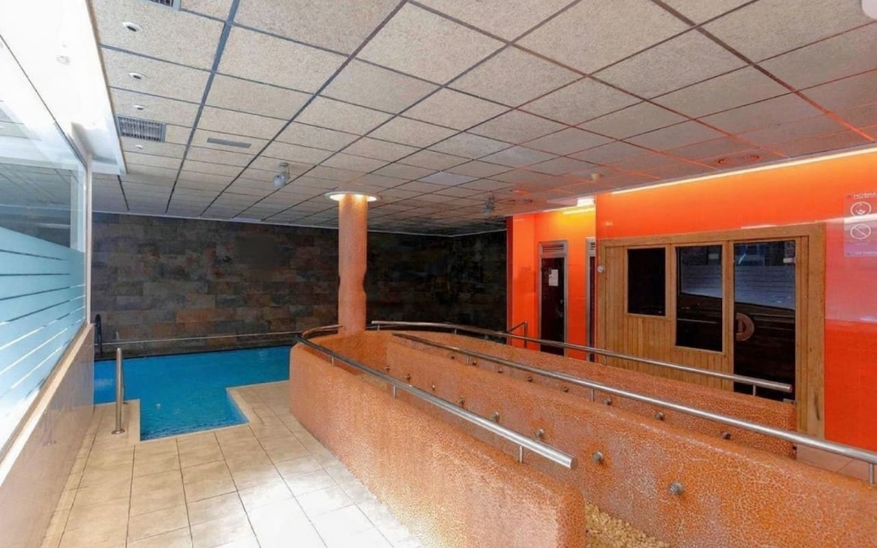 Apartamento de 2 habitaciones en Cabo Roig en venta con piscina - 249.000 € (Ref: 9383815)