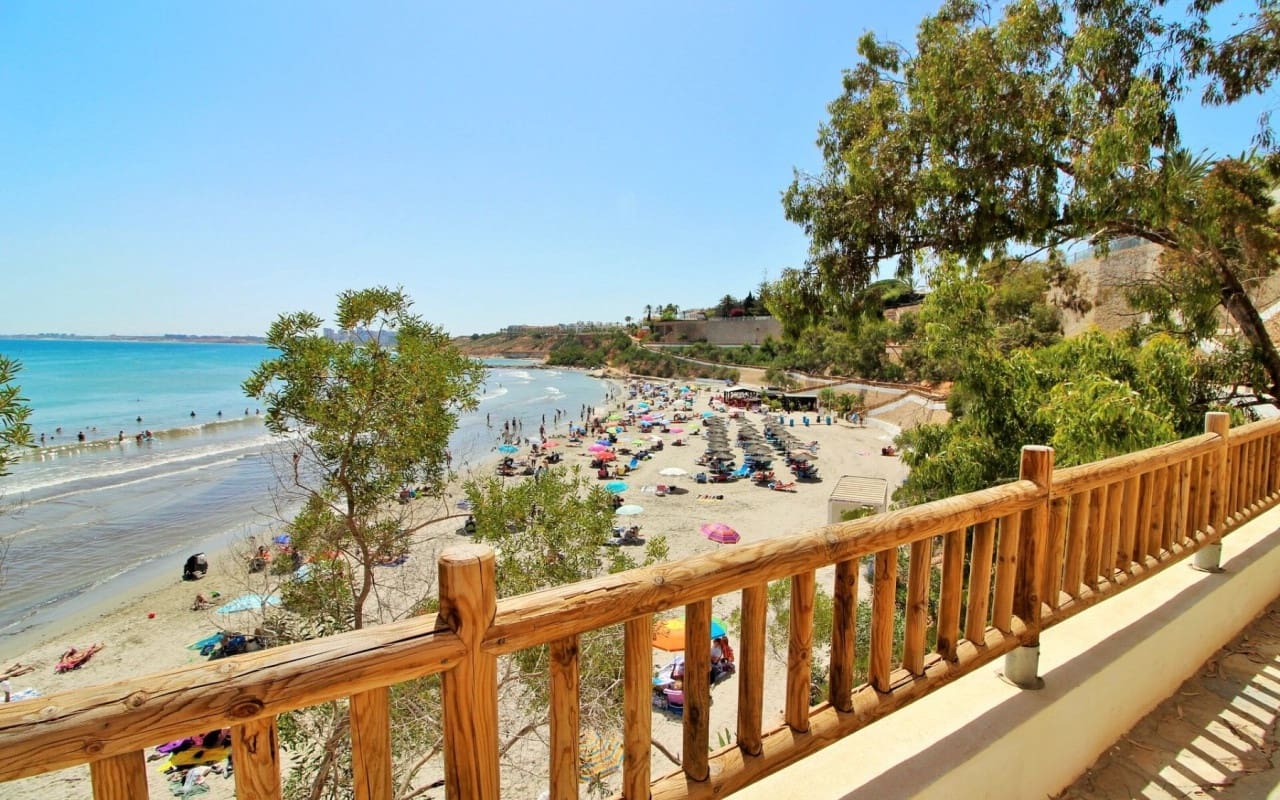 Apartamento de 2 habitaciones en Cabo Roig en venta con piscina - 249.000 € (Ref: 9383815)