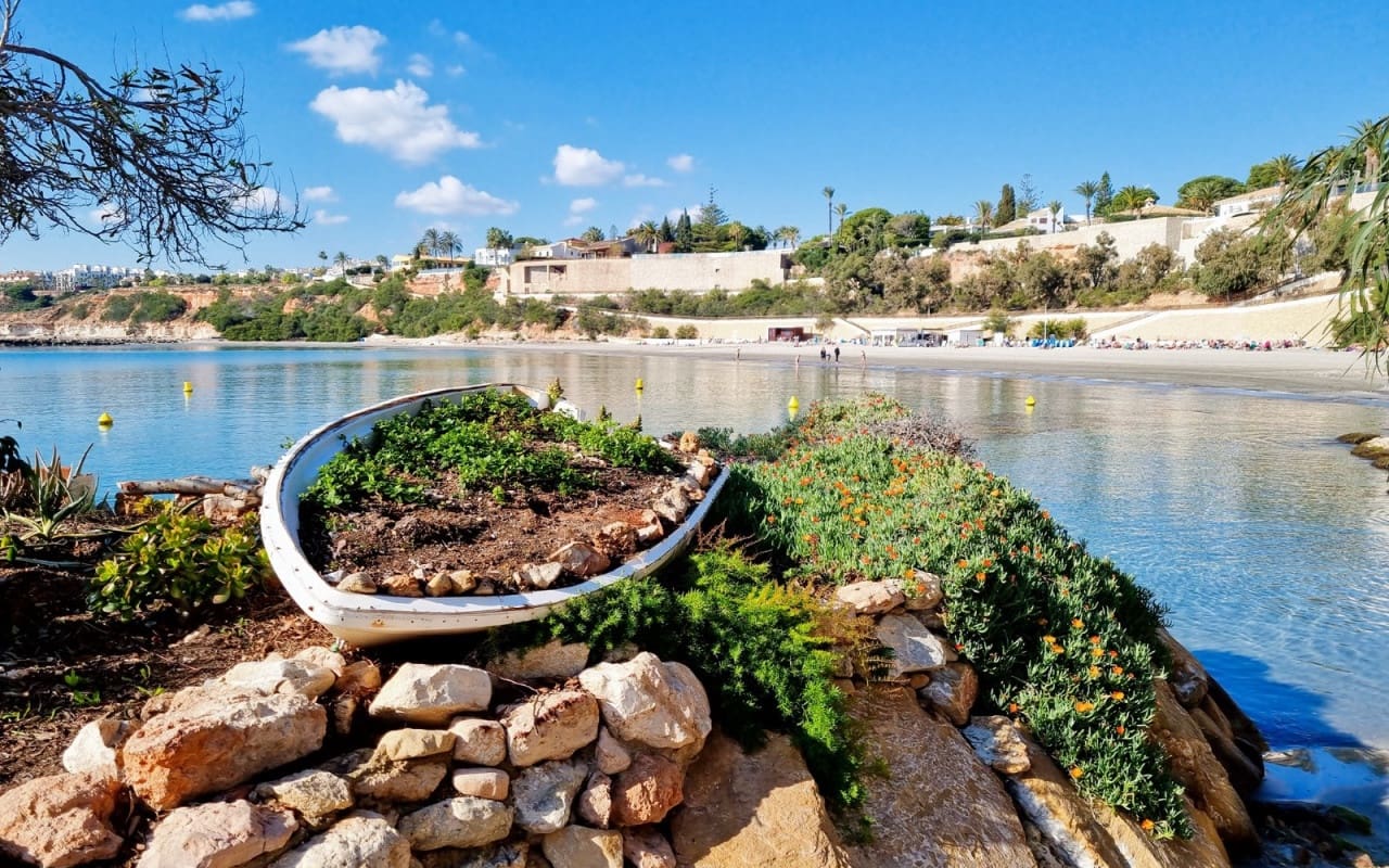 Apartamento de 2 habitaciones en Cabo Roig en venta con piscina - 249.000 € (Ref: 9383815)