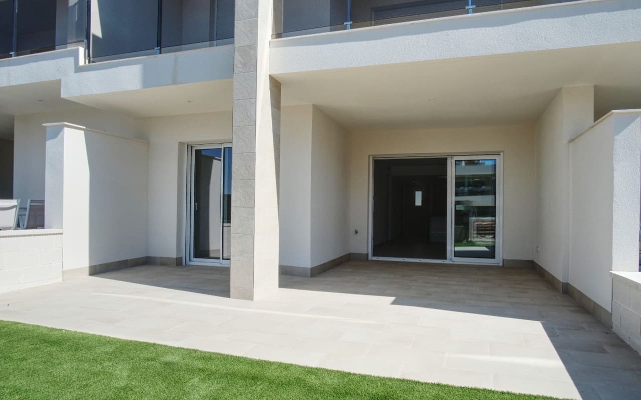 2 bedroom Apartment for sale in Guardamar del Segura with pool - € 295,000 (Ref: 9383816)