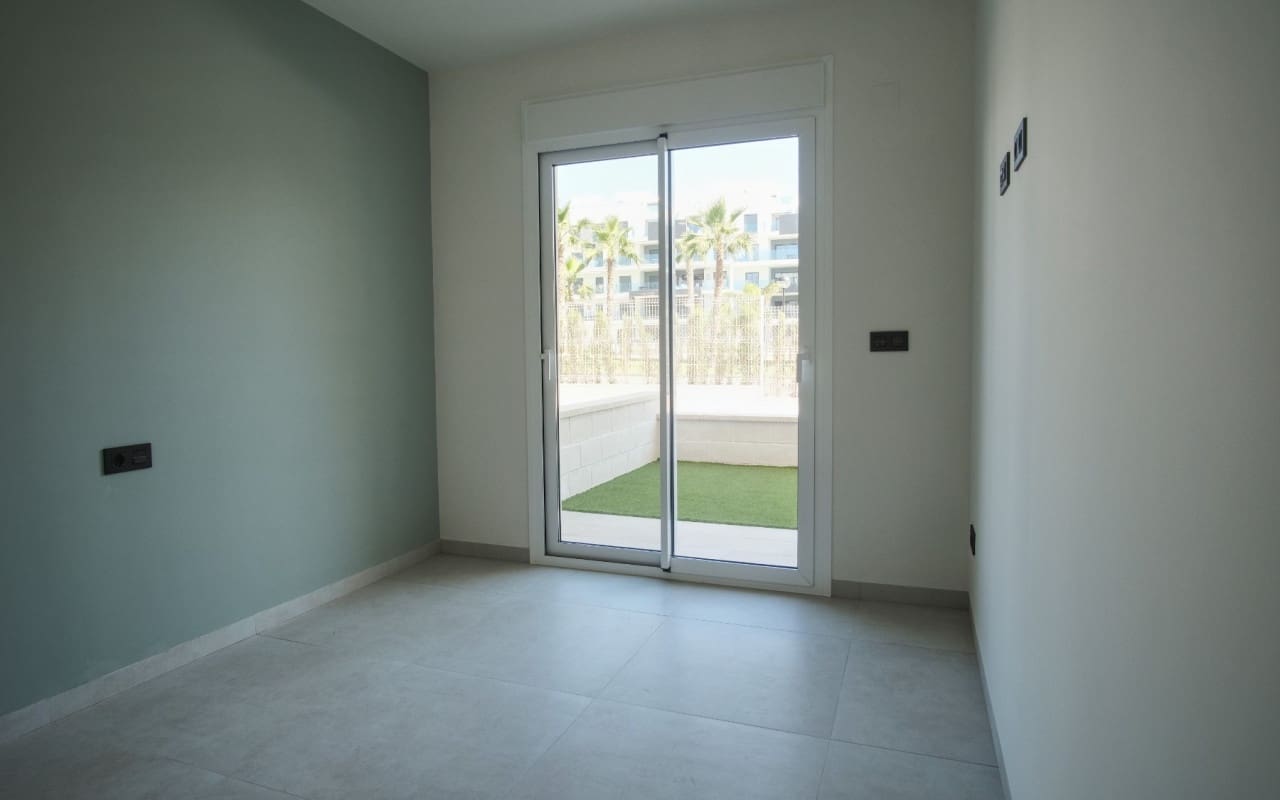 2 bedroom Apartment for sale in Guardamar del Segura with pool - € 295,000 (Ref: 9383816)