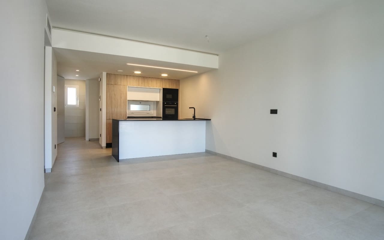 2 bedroom Apartment for sale in Guardamar del Segura with pool - € 295,000 (Ref: 9383816)