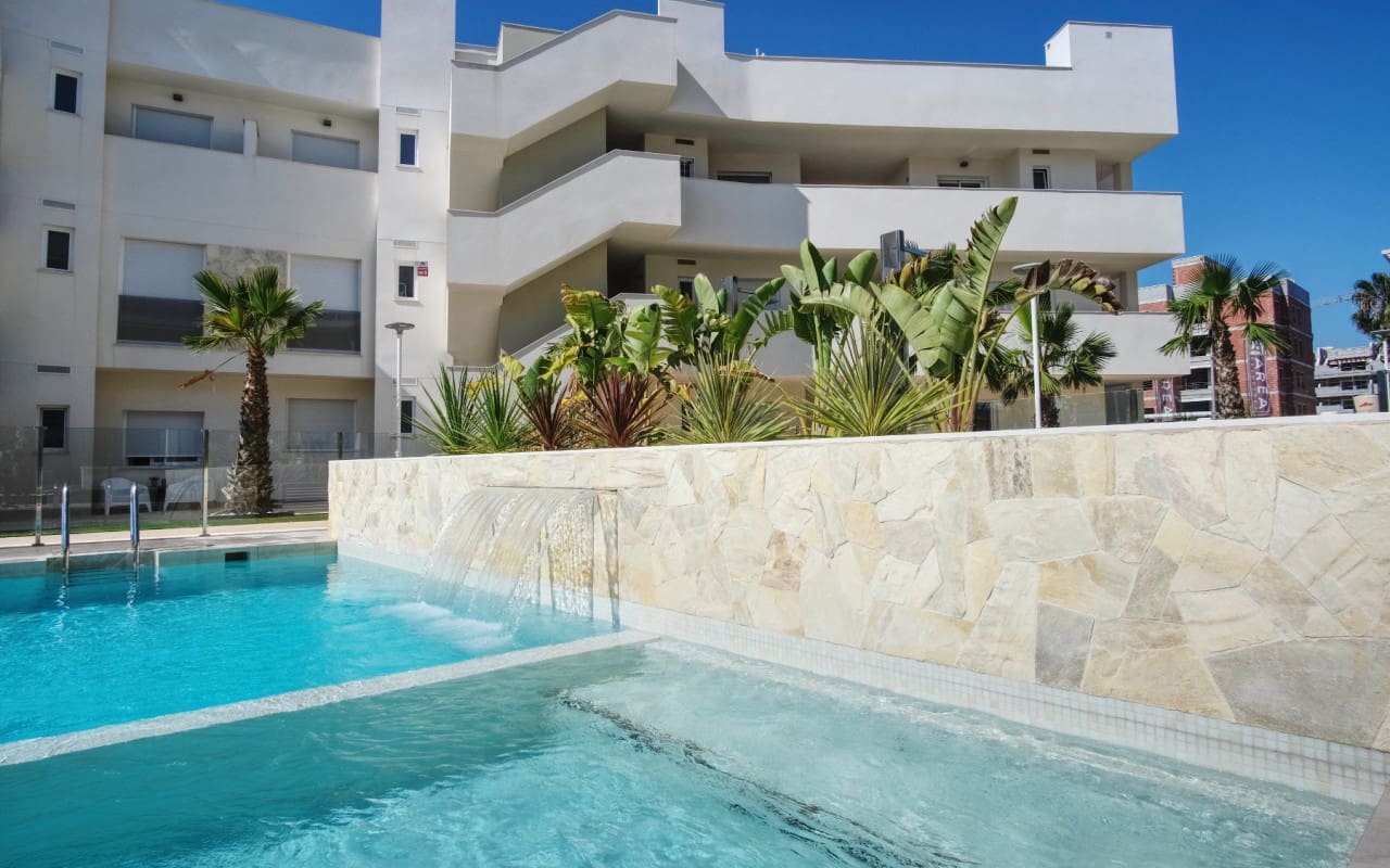 2 bedroom Apartment for sale in Guardamar del Segura with pool - € 295,000 (Ref: 9383816)