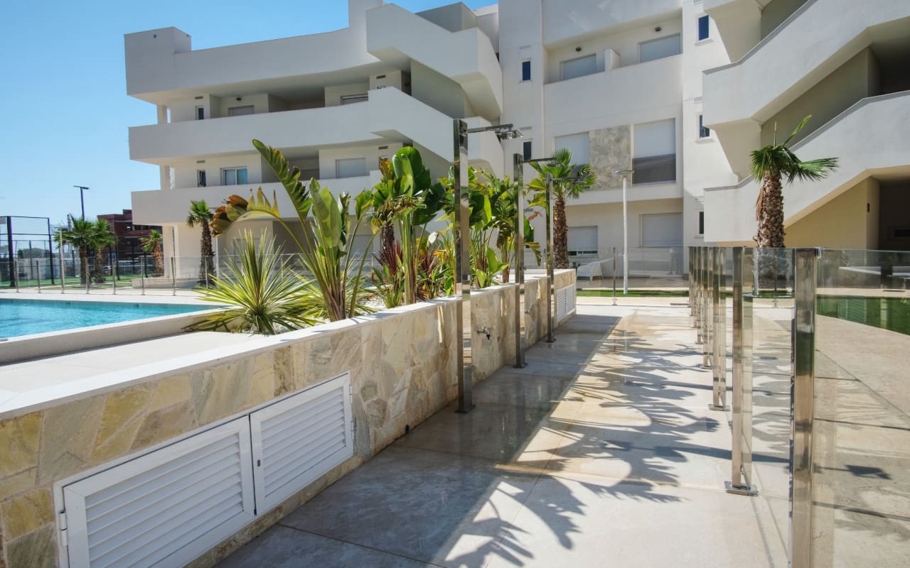 2 bedroom Apartment for sale in Guardamar del Segura with pool - € 295,000 (Ref: 9383816)