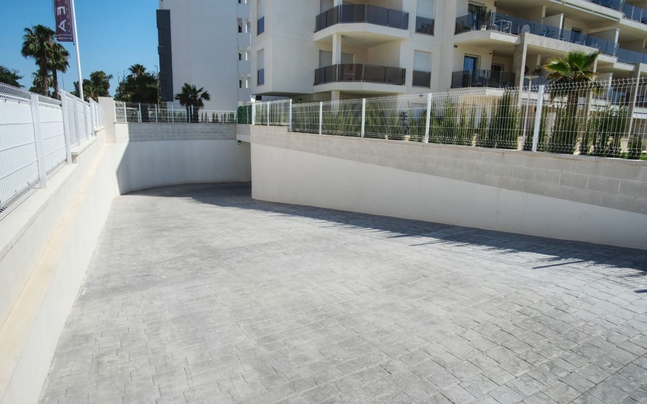 2 bedroom Apartment for sale in Guardamar del Segura with pool - € 295,000 (Ref: 9383816)