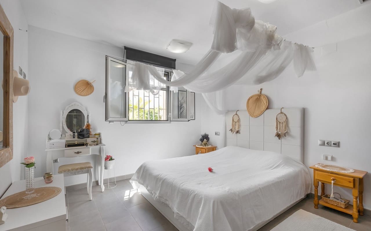 2 soveværelse Strandlejlighed til salg i La Mata med swimmingpool - € 319.500 (Ref: 9383819)