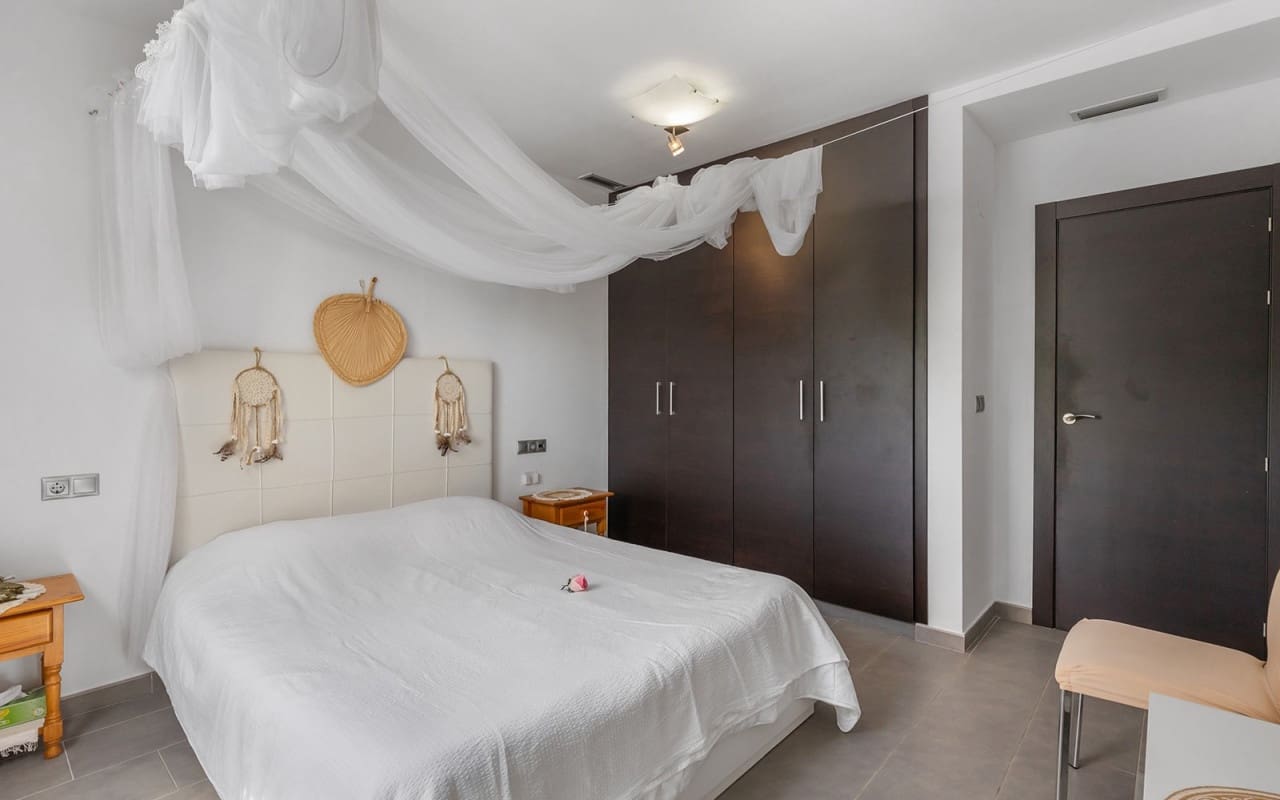 2 soveværelse Strandlejlighed til salg i La Mata med swimmingpool - € 319.500 (Ref: 9383819)