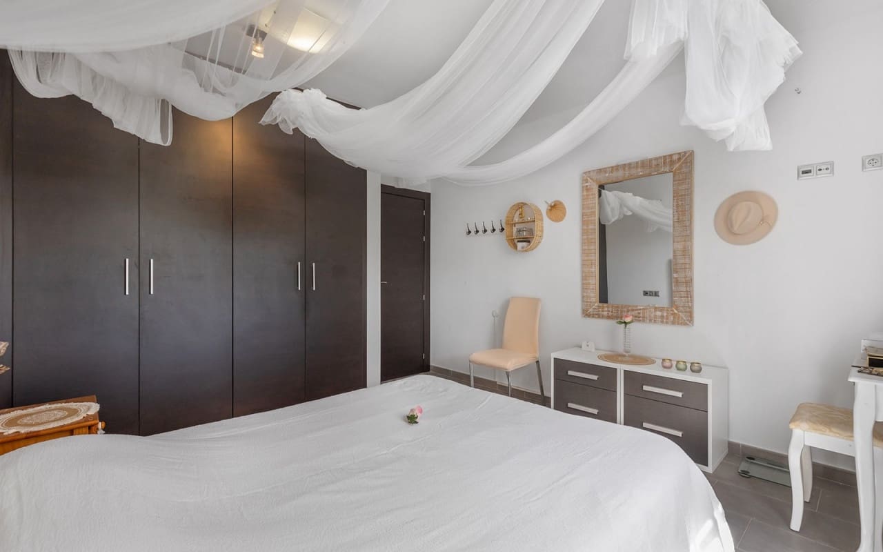 2 soveværelse Strandlejlighed til salg i La Mata med swimmingpool - € 319.500 (Ref: 9383819)