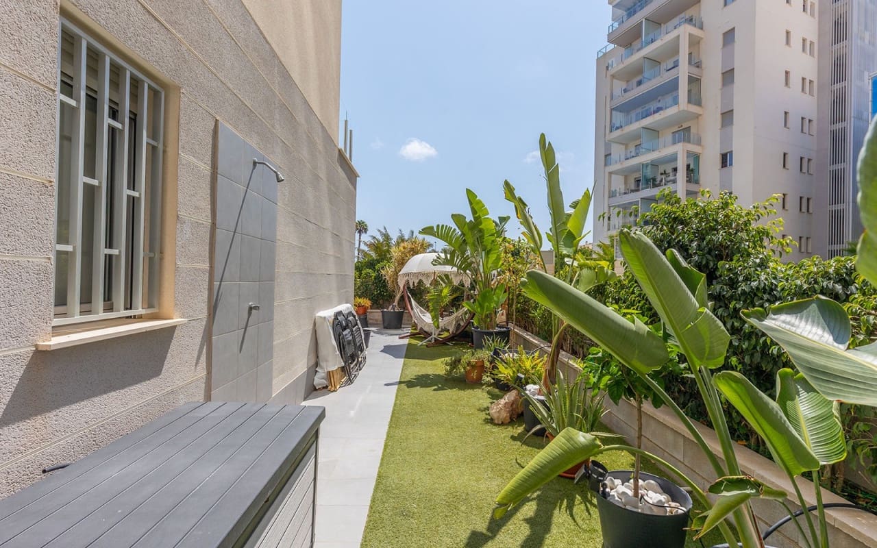 2 soveværelse Strandlejlighed til salg i La Mata med swimmingpool - € 319.500 (Ref: 9383819)