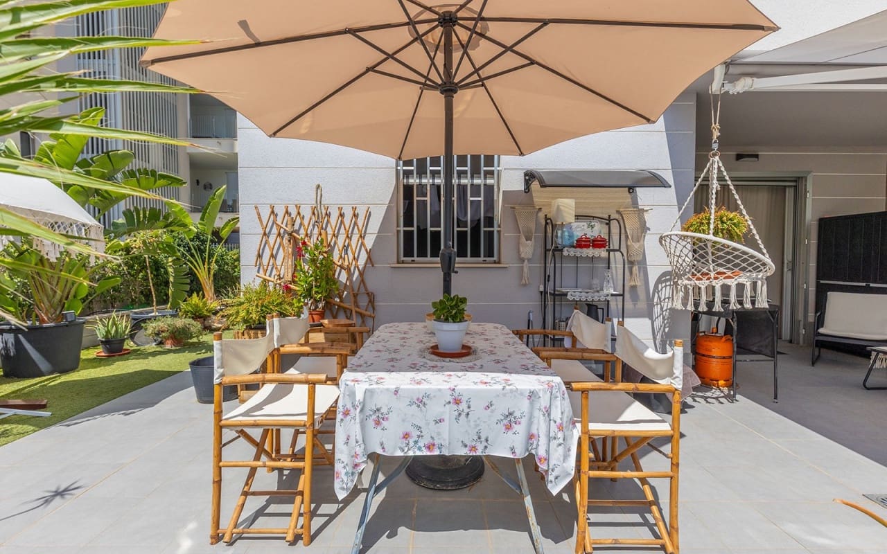 2 soveværelse Strandlejlighed til salg i La Mata med swimmingpool - € 319.500 (Ref: 9383819)