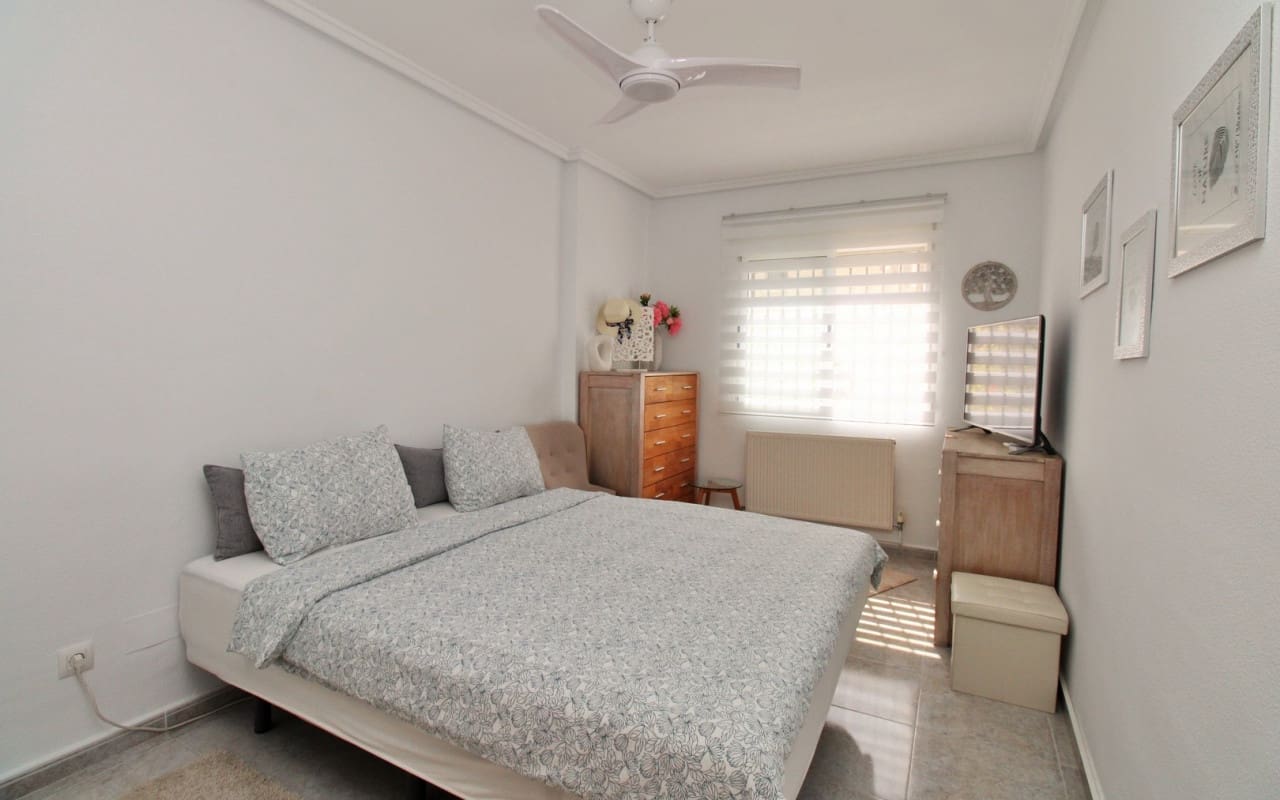 4 Zimmer Villa zu verkaufen in Villamartin mit Pool - 379.000 € (Ref: 9388188)