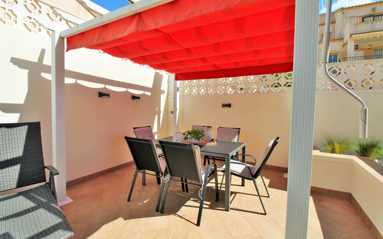 4 Zimmer Villa zu verkaufen in Villamartin mit Pool - 379.000 € (Ref: 9388188)