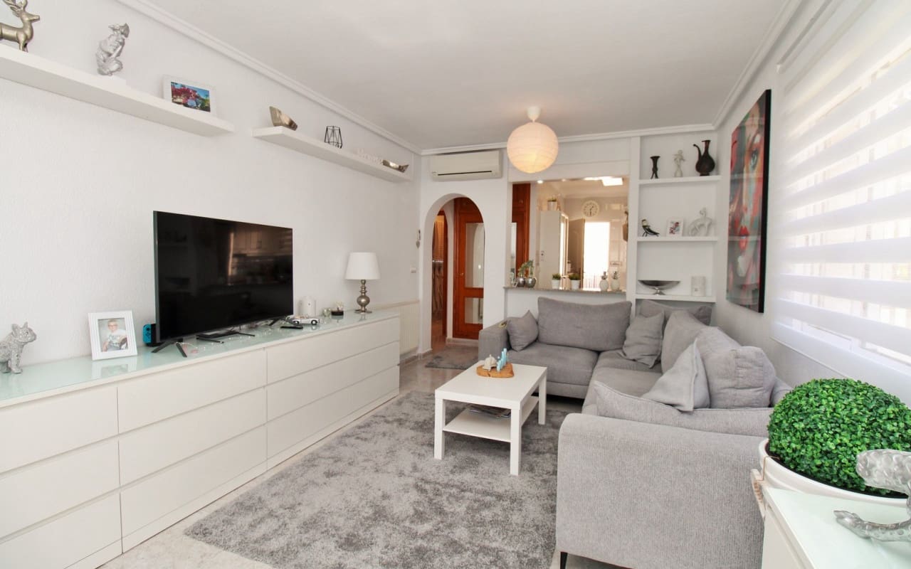 4 Zimmer Villa zu verkaufen in Villamartin mit Pool - 379.000 € (Ref: 9388188)