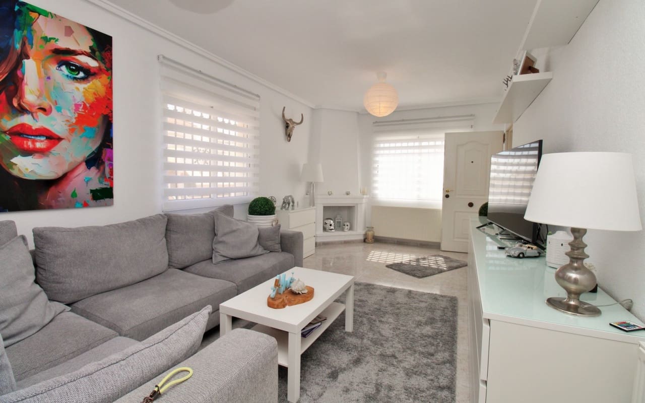 4 Zimmer Villa zu verkaufen in Villamartin mit Pool - 379.000 € (Ref: 9388188)