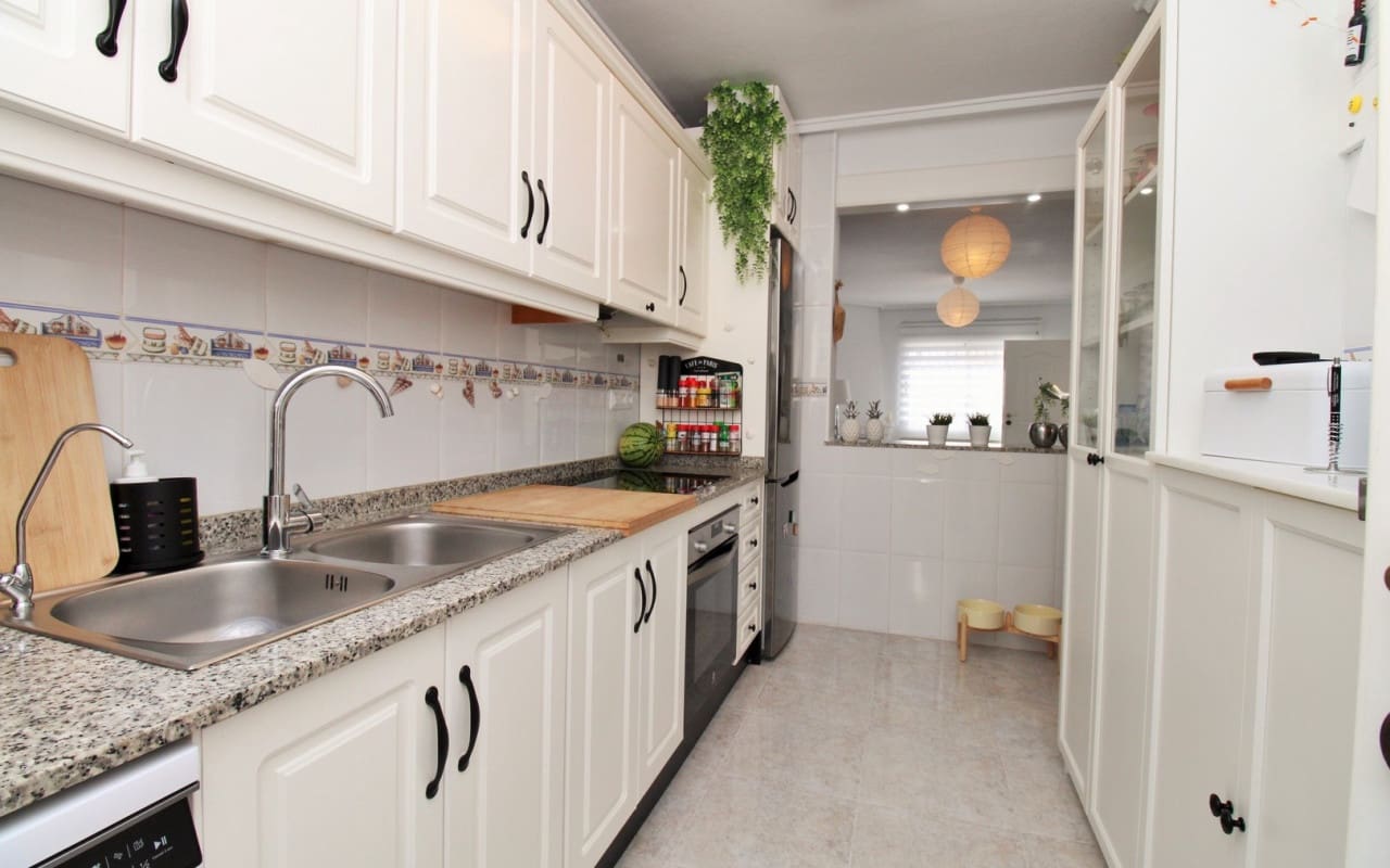 4 Zimmer Villa zu verkaufen in Villamartin mit Pool - 379.000 € (Ref: 9388188)