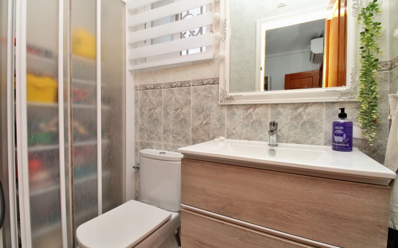 4 Zimmer Villa zu verkaufen in Villamartin mit Pool - 379.000 € (Ref: 9388188)