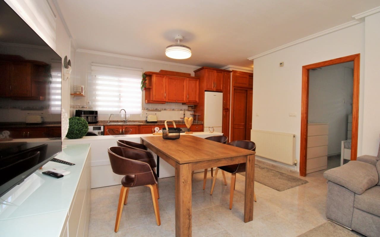 4 Zimmer Villa zu verkaufen in Villamartin mit Pool - 379.000 € (Ref: 9388188)