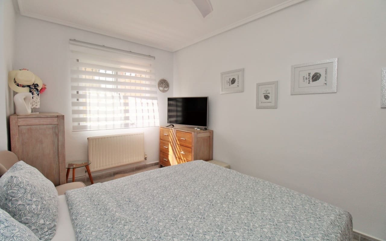 4 Zimmer Villa zu verkaufen in Villamartin mit Pool - 379.000 € (Ref: 9388188)