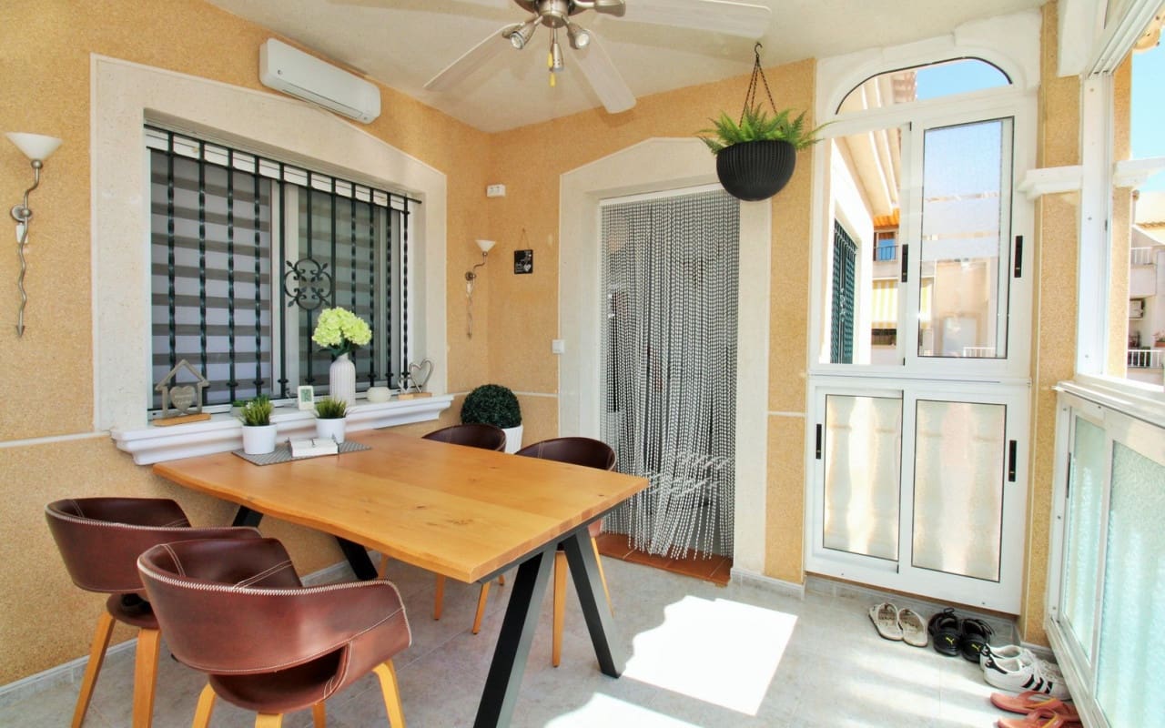 4 Zimmer Villa zu verkaufen in Villamartin mit Pool - 379.000 € (Ref: 9388188)