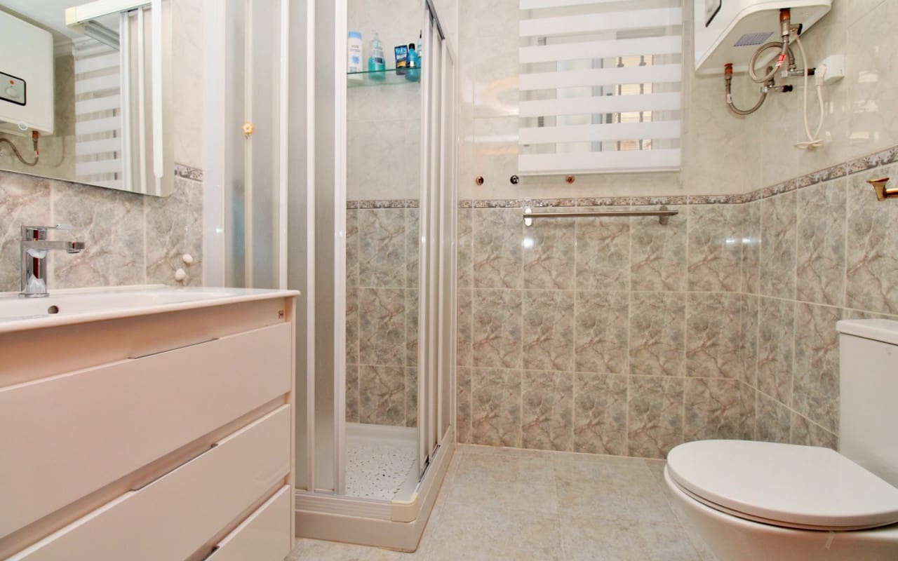 4 Zimmer Villa zu verkaufen in Villamartin mit Pool - 379.000 € (Ref: 9388188)