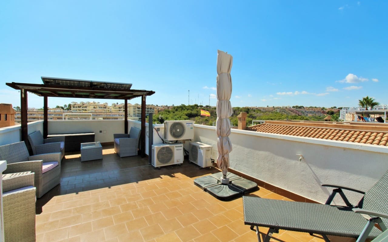 4 Zimmer Villa zu verkaufen in Villamartin mit Pool - 379.000 € (Ref: 9388188)