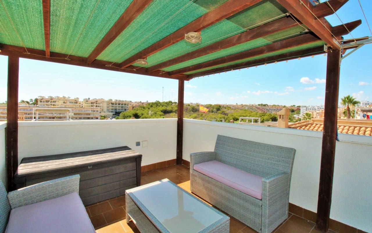 4 Zimmer Villa zu verkaufen in Villamartin mit Pool - 379.000 € (Ref: 9388188)