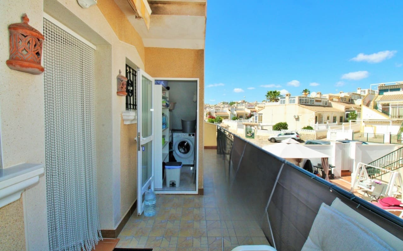 4 Zimmer Villa zu verkaufen in Villamartin mit Pool - 379.000 € (Ref: 9388188)