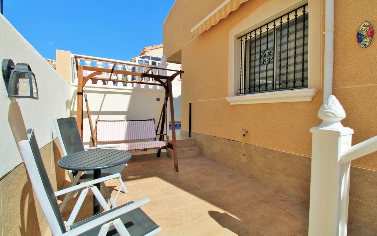 4 Zimmer Villa zu verkaufen in Villamartin mit Pool - 379.000 € (Ref: 9388188)