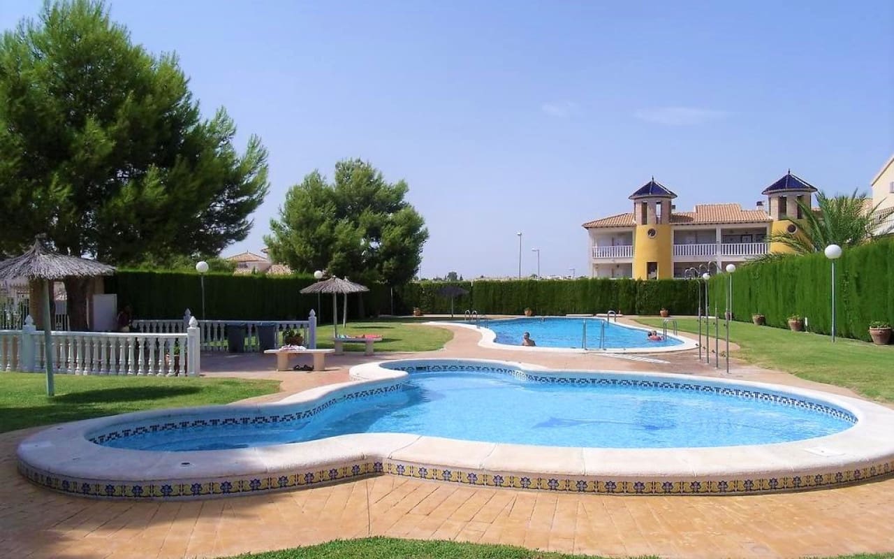 4 Zimmer Villa zu verkaufen in Villamartin mit Pool - 379.000 € (Ref: 9388188)