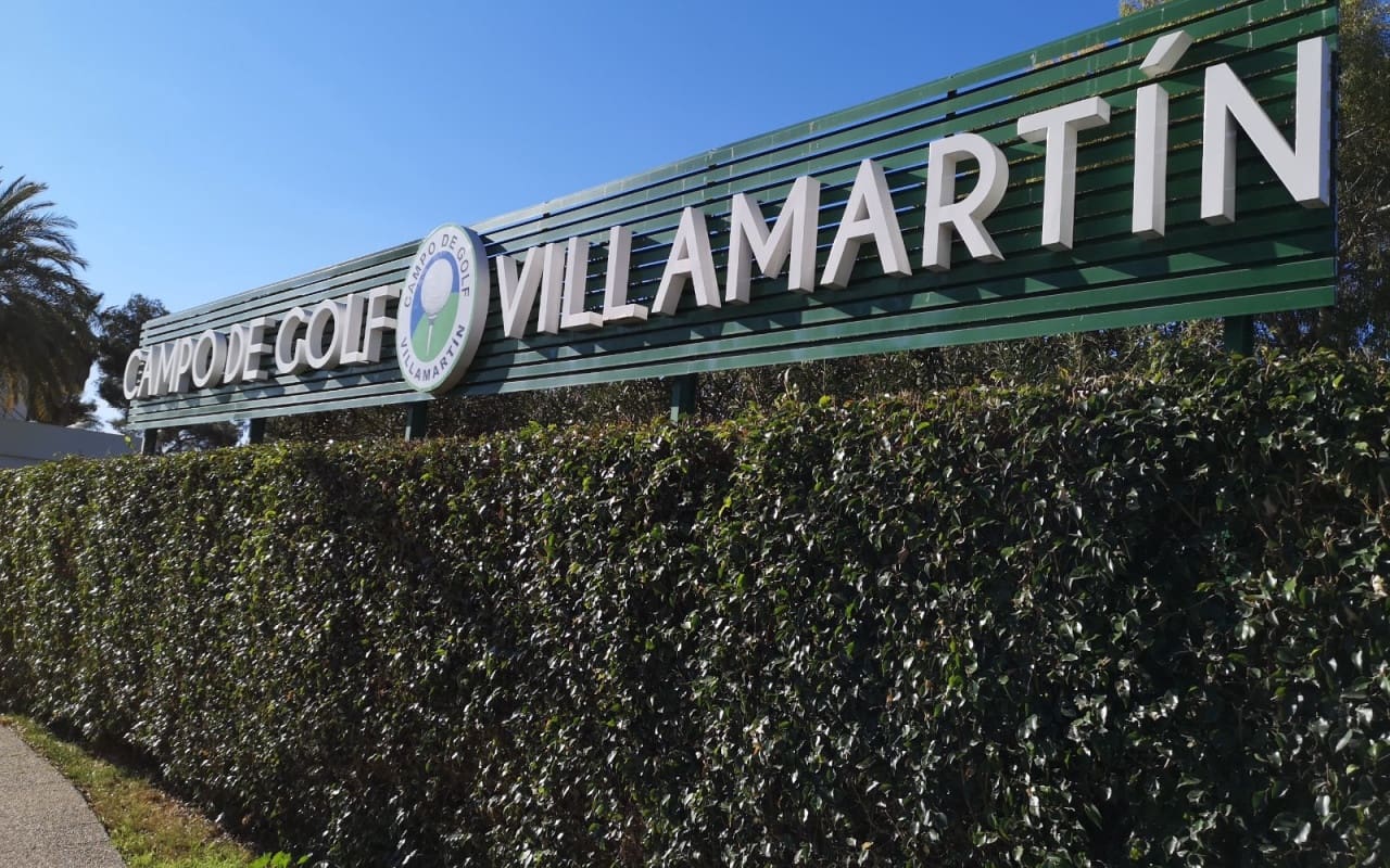 4 Zimmer Villa zu verkaufen in Villamartin mit Pool - 379.000 € (Ref: 9388188)