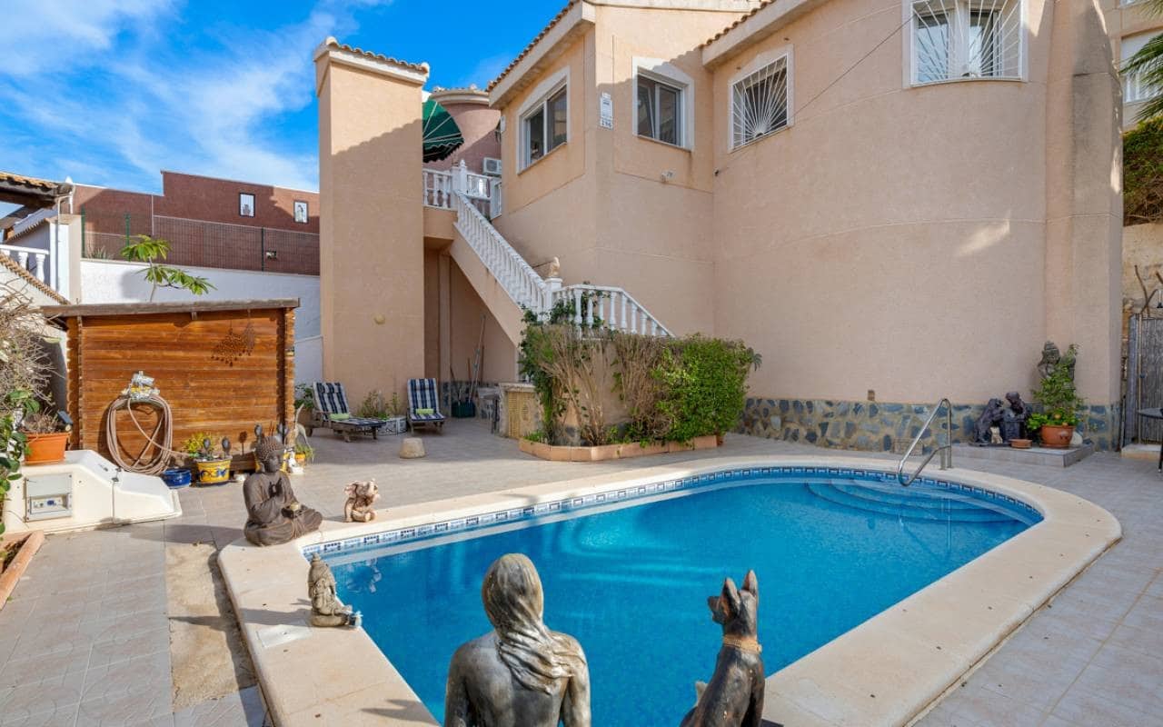 2 bedroom Villa for sale in Ciudad Quesada with pool - € 325,000 (Ref: 9388189)