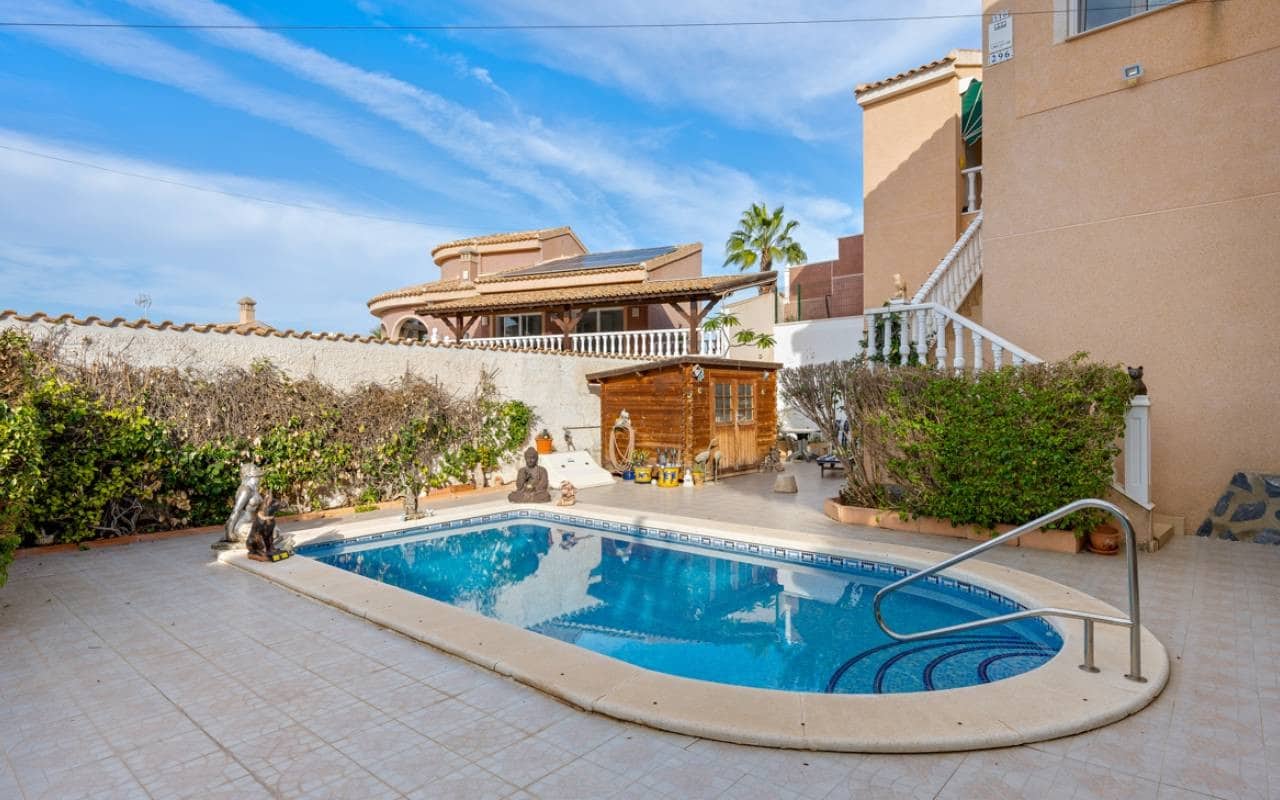 2 bedroom Villa for sale in Ciudad Quesada with pool - € 325,000 (Ref: 9388189)