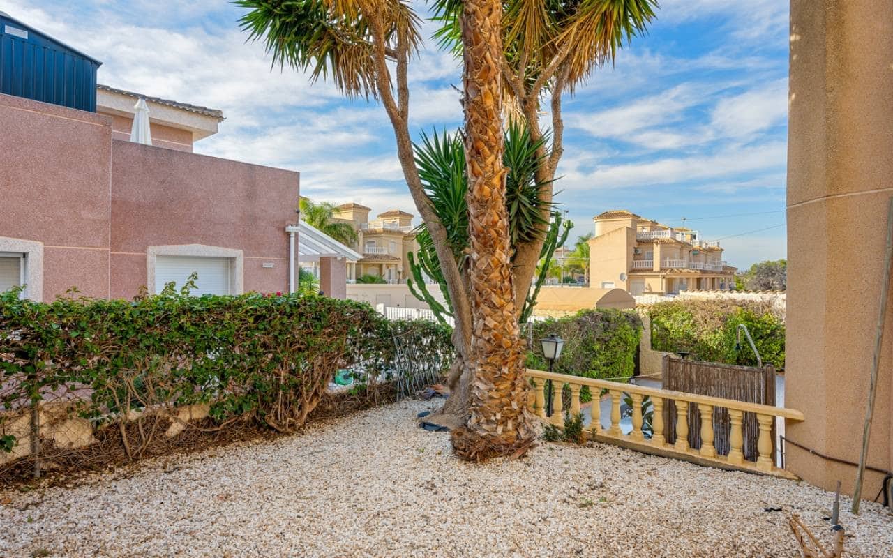 2 bedroom Villa for sale in Ciudad Quesada with pool - € 325,000 (Ref: 9388189)