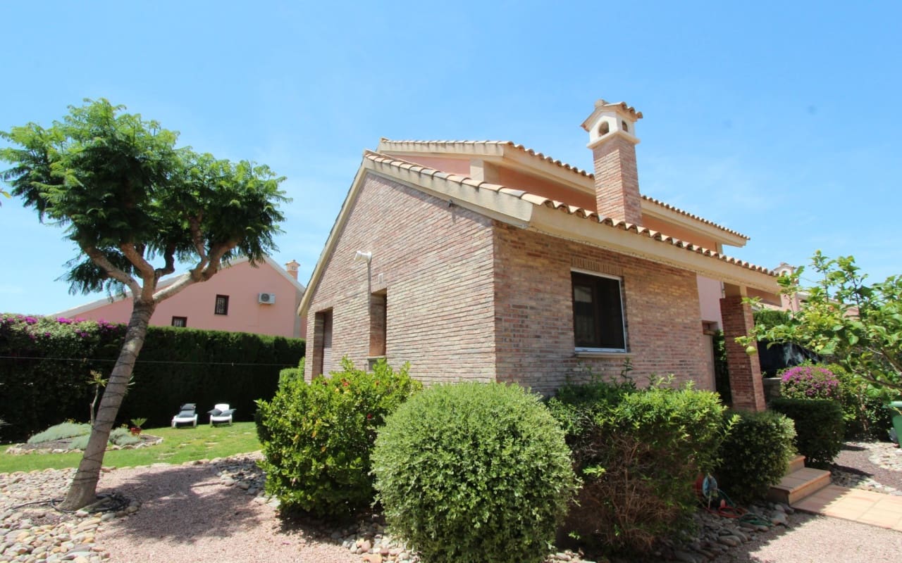 3 bedroom Villa for sale in Algorfa with pool - € 349,990 (Ref: 9388191)