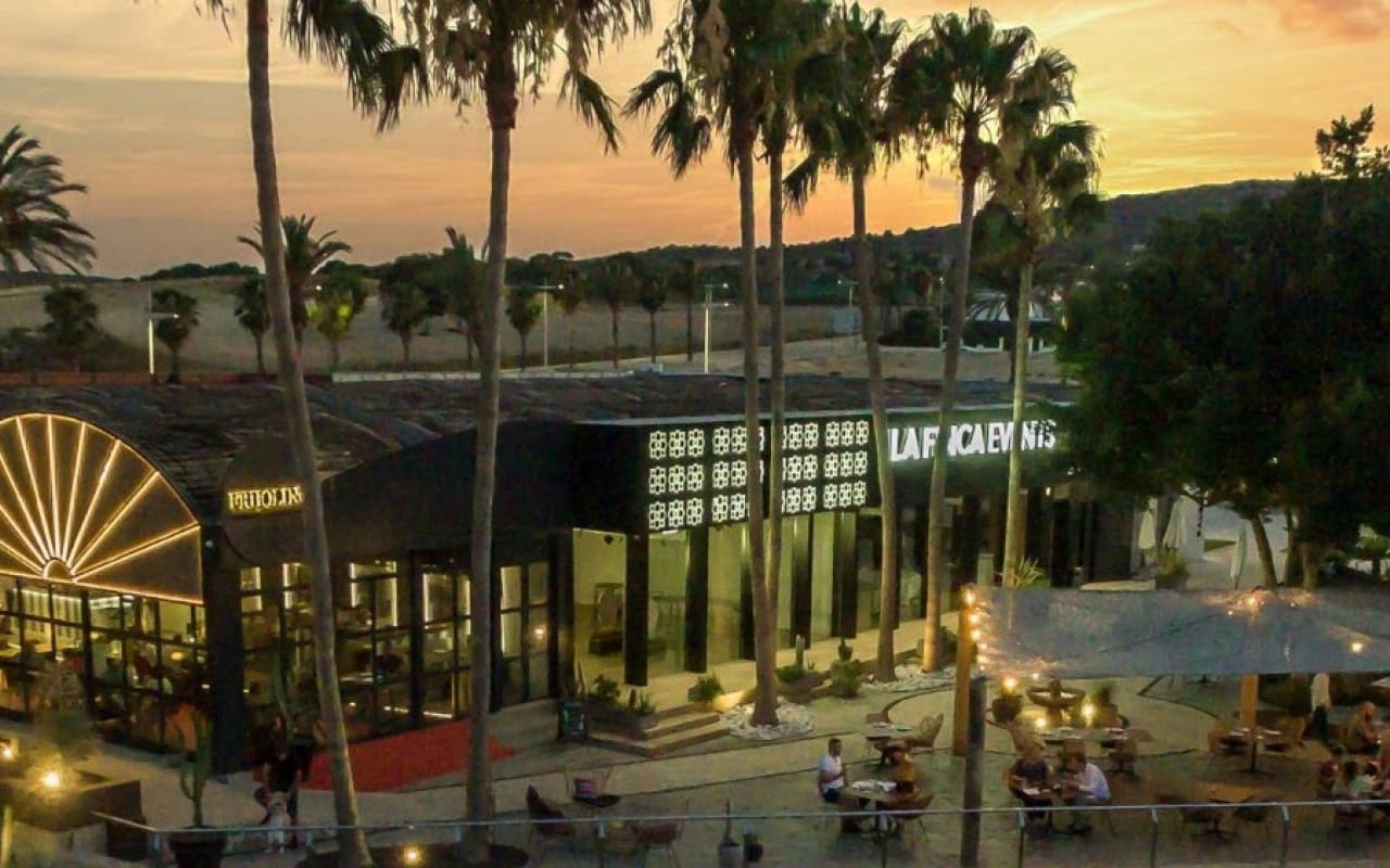 3 bedroom Villa for sale in Algorfa with pool - € 349,990 (Ref: 9388191)