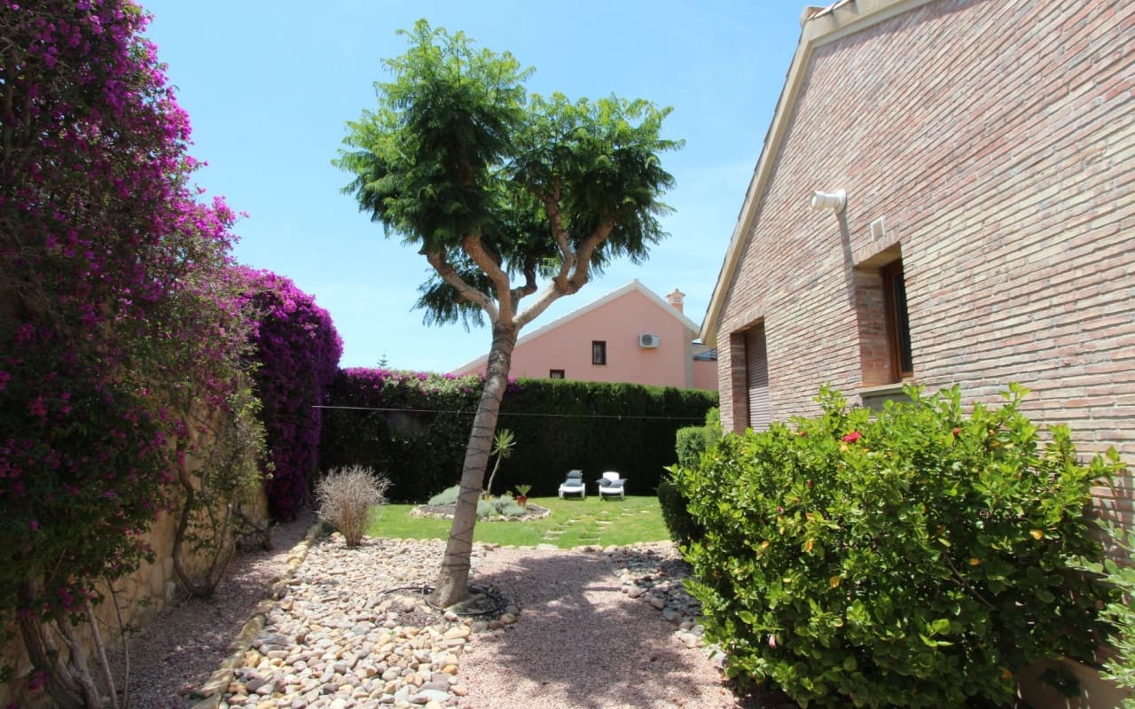 3 bedroom Villa for sale in Algorfa with pool - € 349,990 (Ref: 9388191)