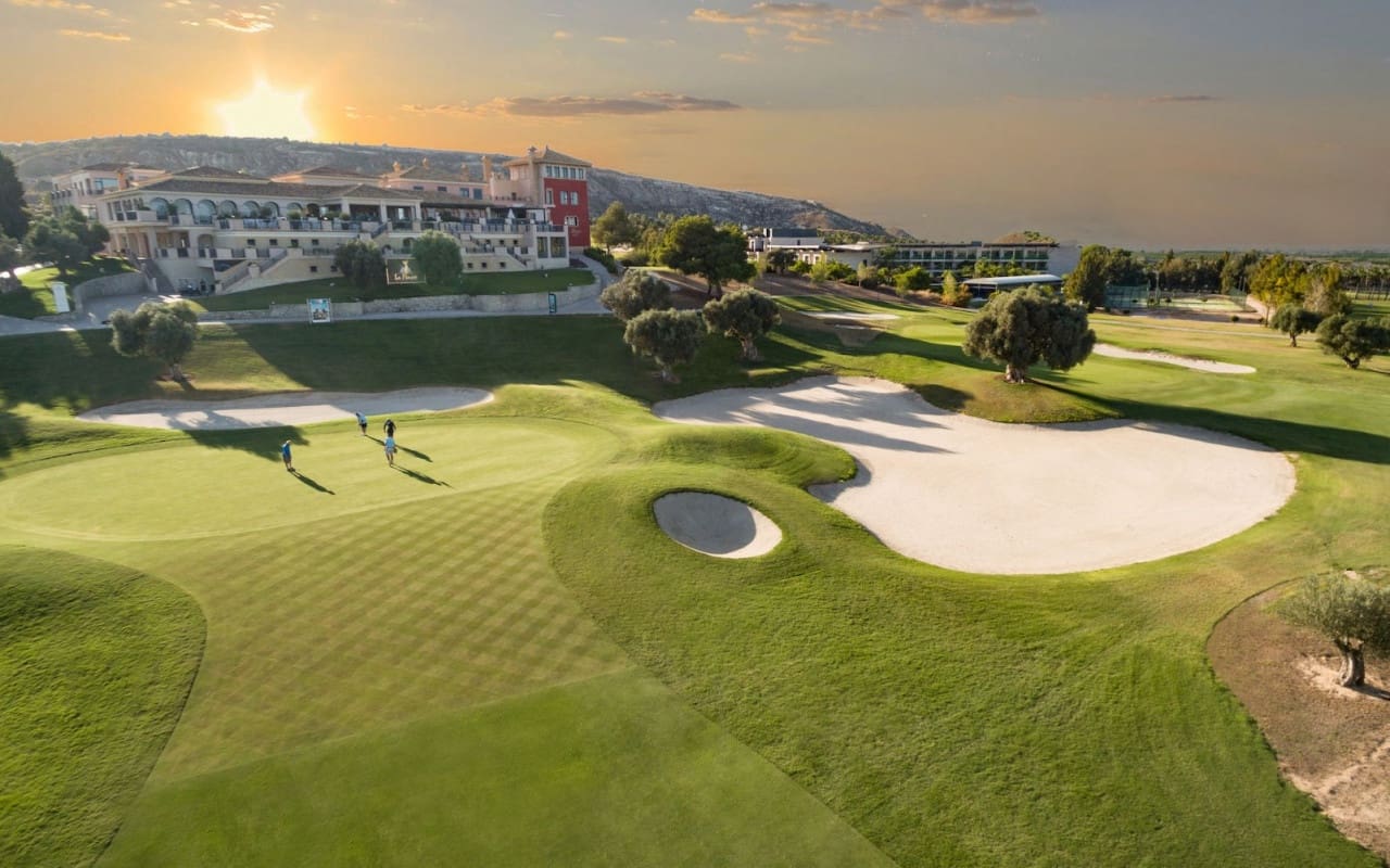 3 bedroom Villa for sale in Algorfa with pool - € 349,990 (Ref: 9388191)