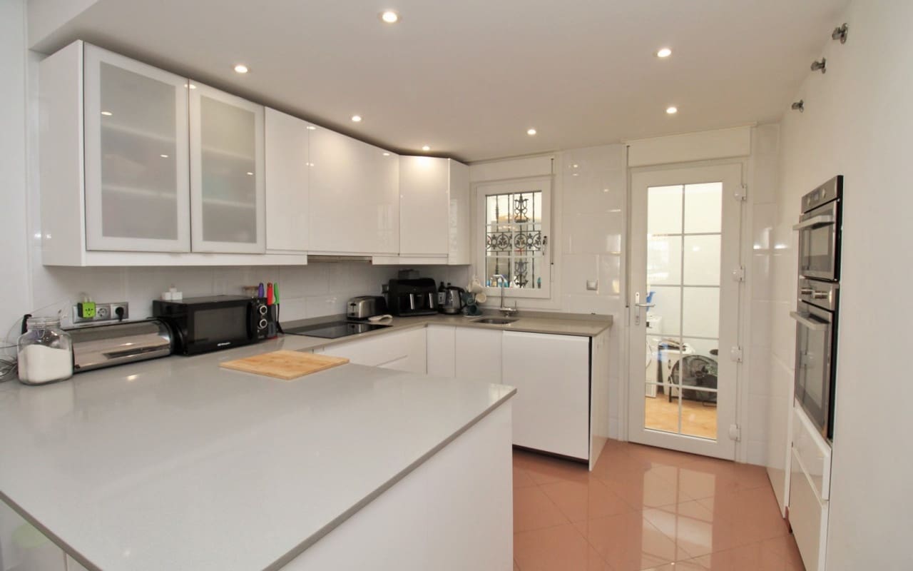 3 Zimmer Villa zu verkaufen in Villamartin mit Pool - 375.000 € (Ref: 9388192)