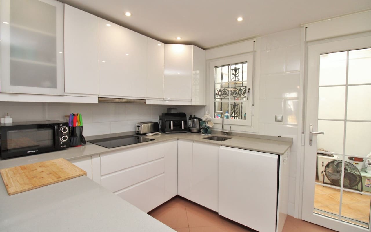 3 Zimmer Villa zu verkaufen in Villamartin mit Pool - 375.000 € (Ref: 9388192)