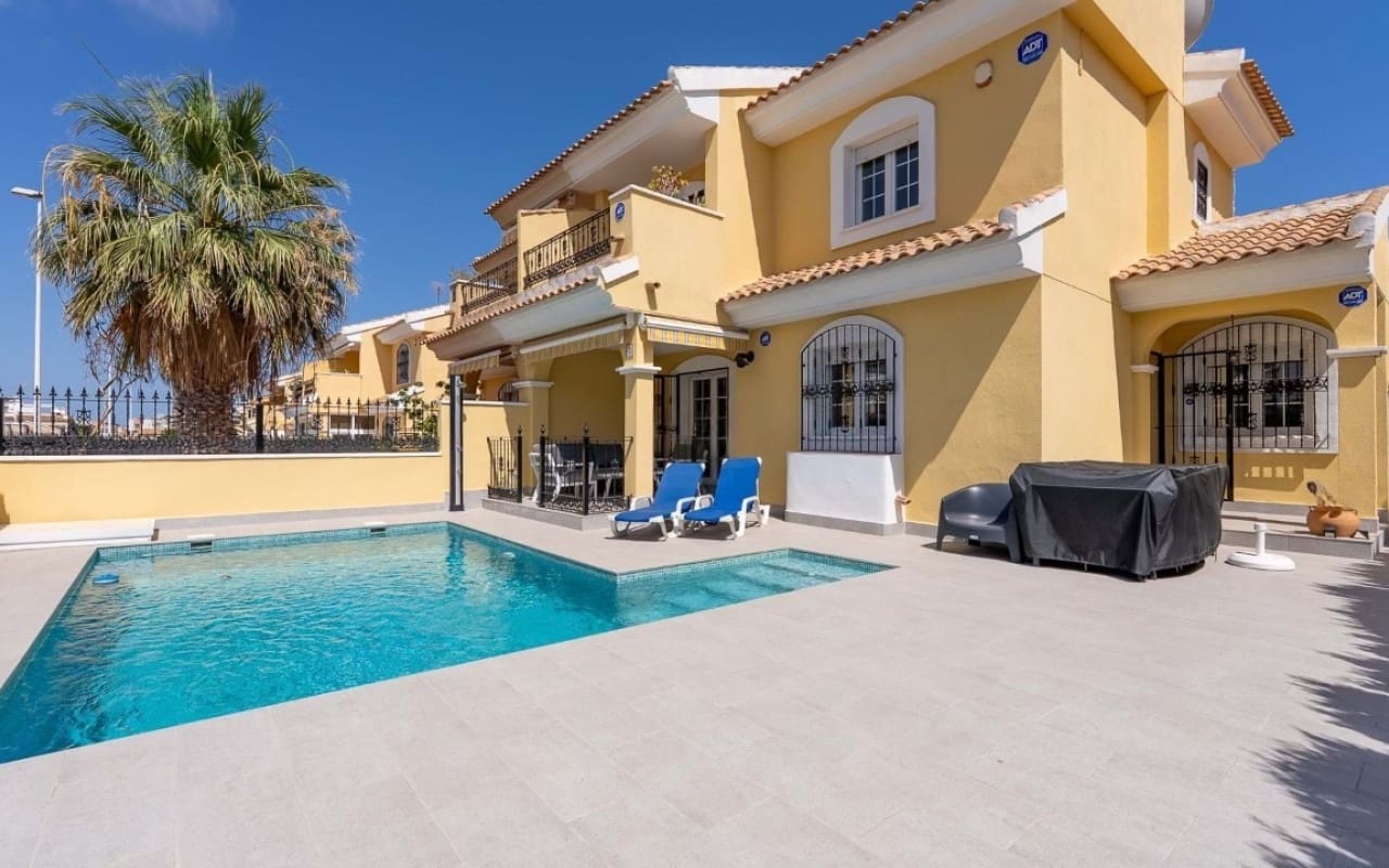 3 Zimmer Villa zu verkaufen in Villamartin mit Pool - 375.000 € (Ref: 9388192)